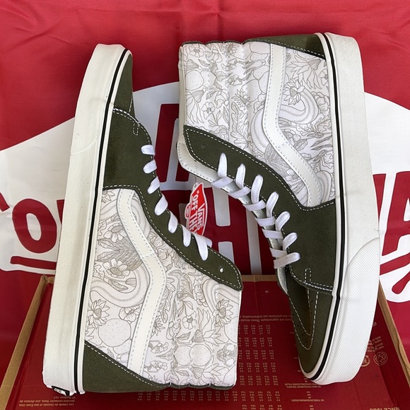 Vans Sk8-Hi
Desert Skulls Grape Leaf/
VNOA32QGRQV
Sneakers
MENS - Picture 12 of 16